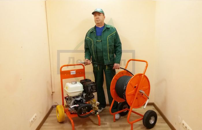 Как прочистить мусоропровод в жилом доме - на фото оборудование для чистки