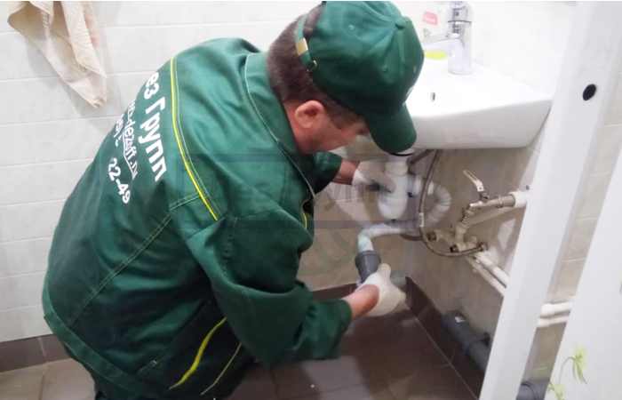 Прочистка труб канализации от жира в Москве и Подмосковье санитарной службой